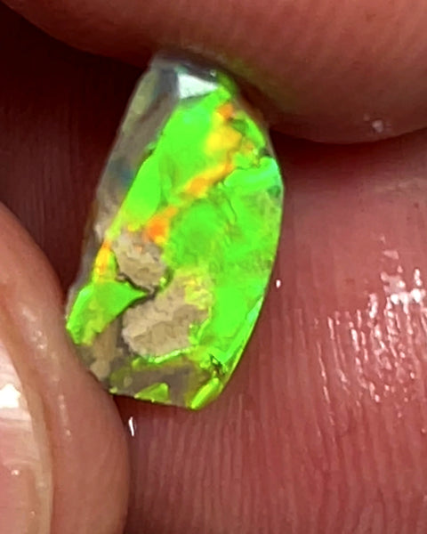 Lightning Ridge Opal Crystal Base Seam Formation Rough Rub 0.9cts Blinding Vibrant  Super Bright Green Dominant m.fires   10.000 x 5.000 x 1.500 mm WAE50