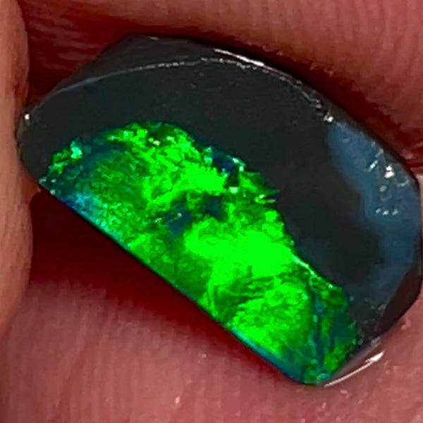 Lightning Ridge Opal Miners Bench® Black Base Seam Rough Rub 1.175cts Vivid Bright Green fires 11x6x1.5mm NSW015