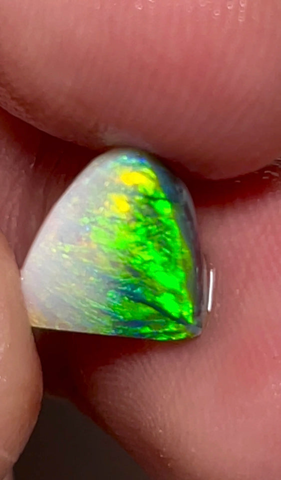 Lightning Ridge Opal Dark Crystal Rough Rub 1.95cts Stunning face with Bright Green dominant fires 10x9x2.5mm 1331