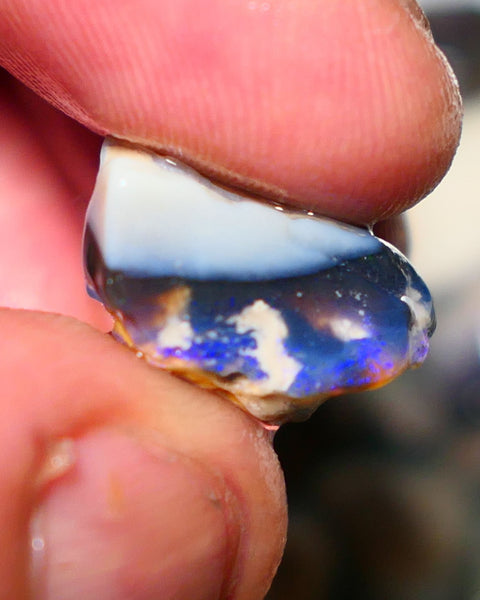 Lightning Ridge Rough Opal 13.50cts Black/Dark Seam formation showing some gorgeous blues 18x18x10mm 1404