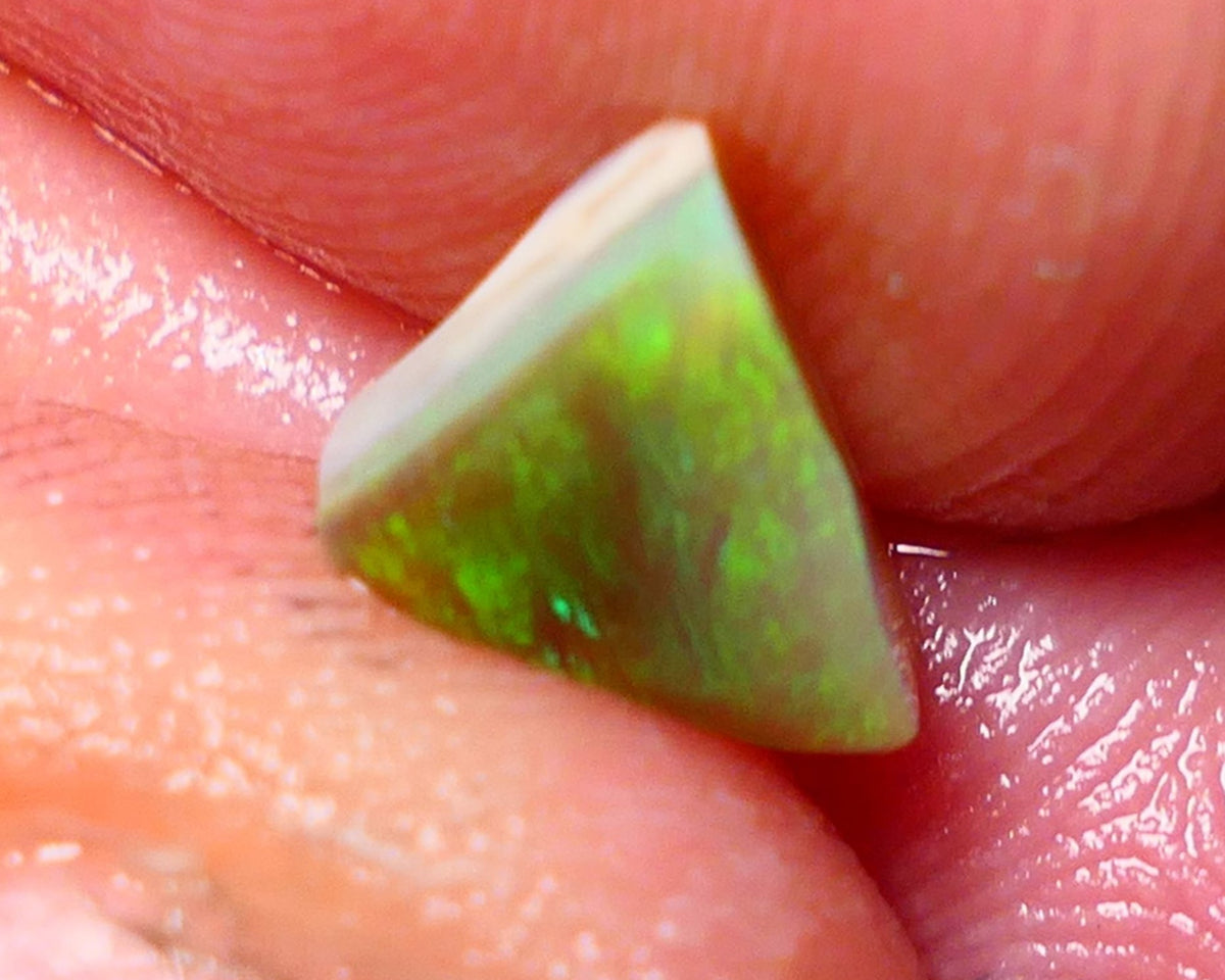 Lightning Ridge Rough / Rub / Preform  Dark Seam opal Miners Bench® 1.30cts Nice Green Fires Slightly Directional 8x6x4mm NS042