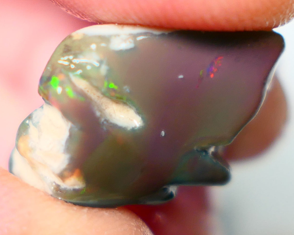 Lightning Ridge Rough Opal 20cts Nice sized Green dominant with red flashes on Dark Seam Gamble 19x18x12mm NS127