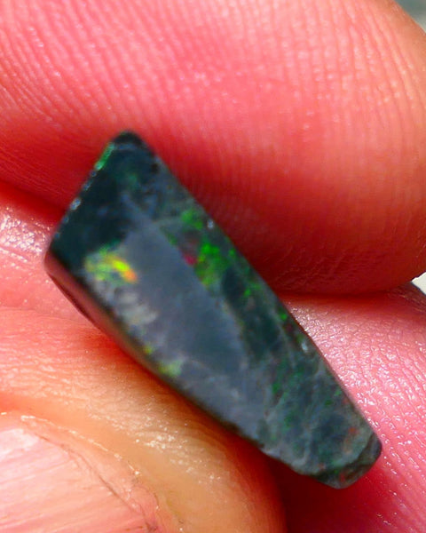 Lightning Ridge Rough / rub Opal 6cts Black Base Seam Green dominant colours 17x8x6mm Auction NS113