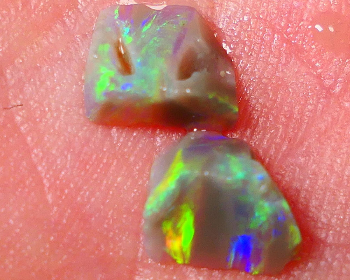 Small Candy to Cut Crystal on dark base 1.50cts Rub rough pair Exotic bars with Vivid & Bright M.fires both approx 7x5x3mm NSW024