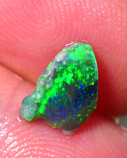 Mulga® Green/Blue dominant Multifires on Black Opal Rough Rub Miners Bench® 0.75cs Gorgeous face 10x6x2mm NS153