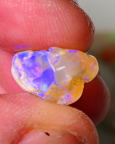 Lightning Ridge Knobby opal formation rough showing nice bright blue colours 8.50cts 18x13x9mm ALP119