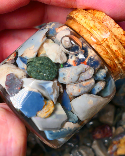 Lightning Ridge Rough Opal 250cts Mixed Potch with some bits of colour only 20mm to chip size range Auction16(jar1)