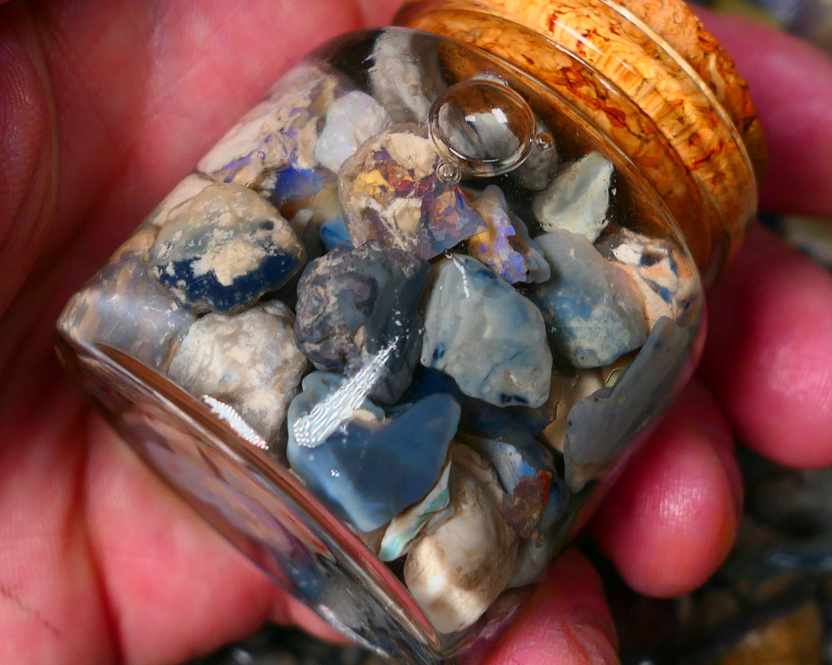 Lightning Ridge Rough Opal 250cts Mixed Potch with some bits of colour only 20mm to chip size range Auction16(jar1)