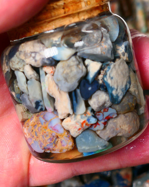 Lightning Ridge Rough Opal 250cts Mixed Potch with some bits of colour only 20mm to chip size range Auction19(jar4)