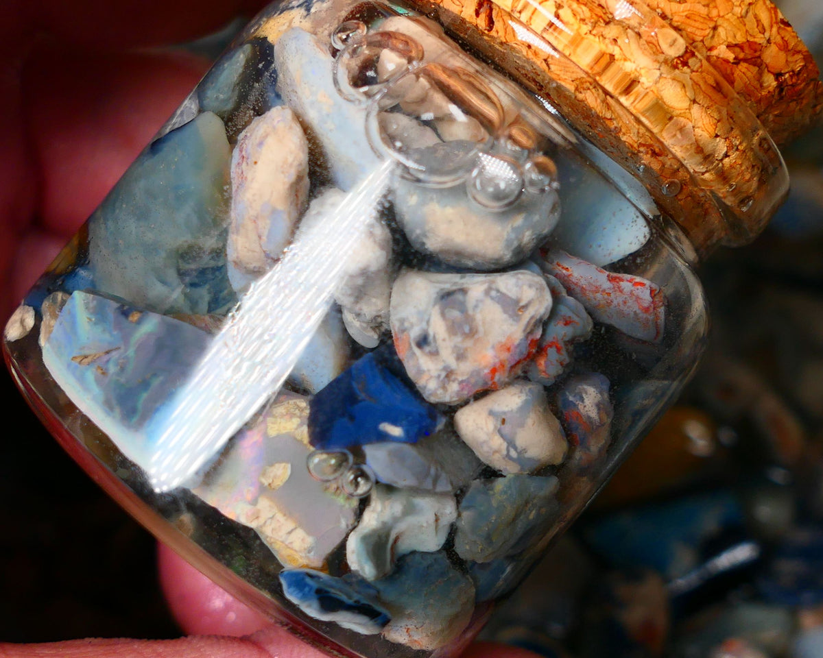 Lightning Ridge Rough Opal 250cts Mixed Potch with some bits of colour only 20mm to chip size range Auction20(jar5)