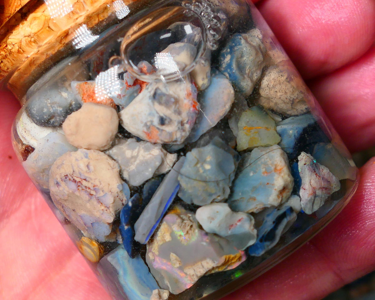 Lightning Ridge Rough Opal 250cts Mixed Potch with some bits of colour only 20mm to chip size range Auction20(jar5)