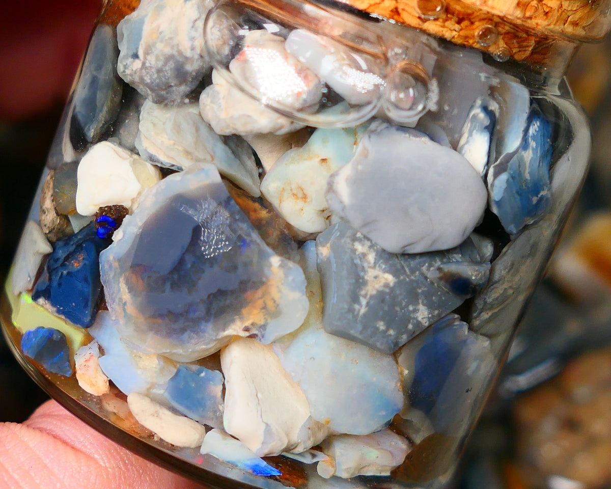 Lightning Ridge Rough Opal 250cts Mixed Potch with some bits of colour only 20mm to chip size range Auction31(jar7)