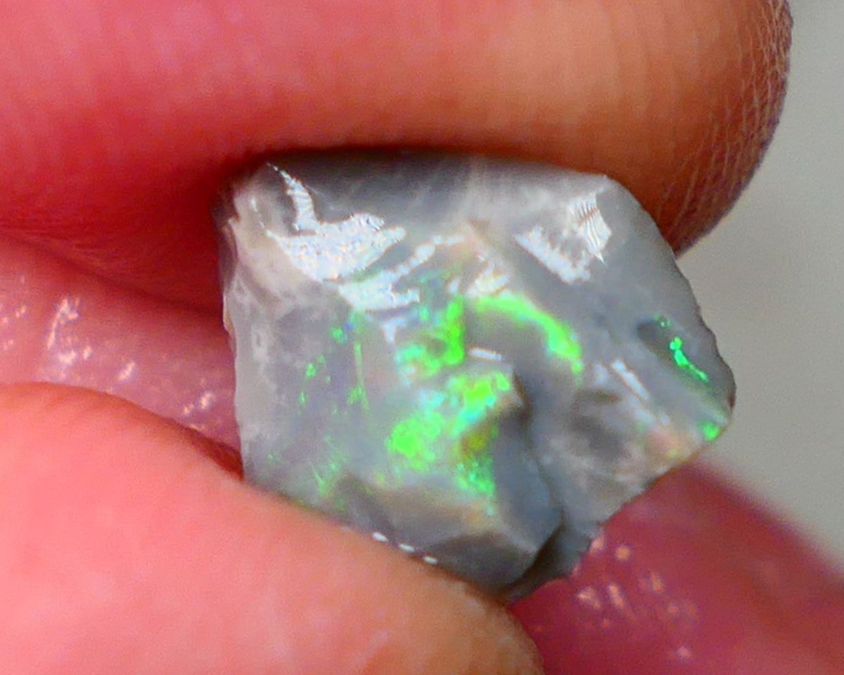 Lightning Ridge Rough Opal Small size Bright Dark Base Seam 1.60Cts Super Bright Multifires 10x7x3mm Auction85