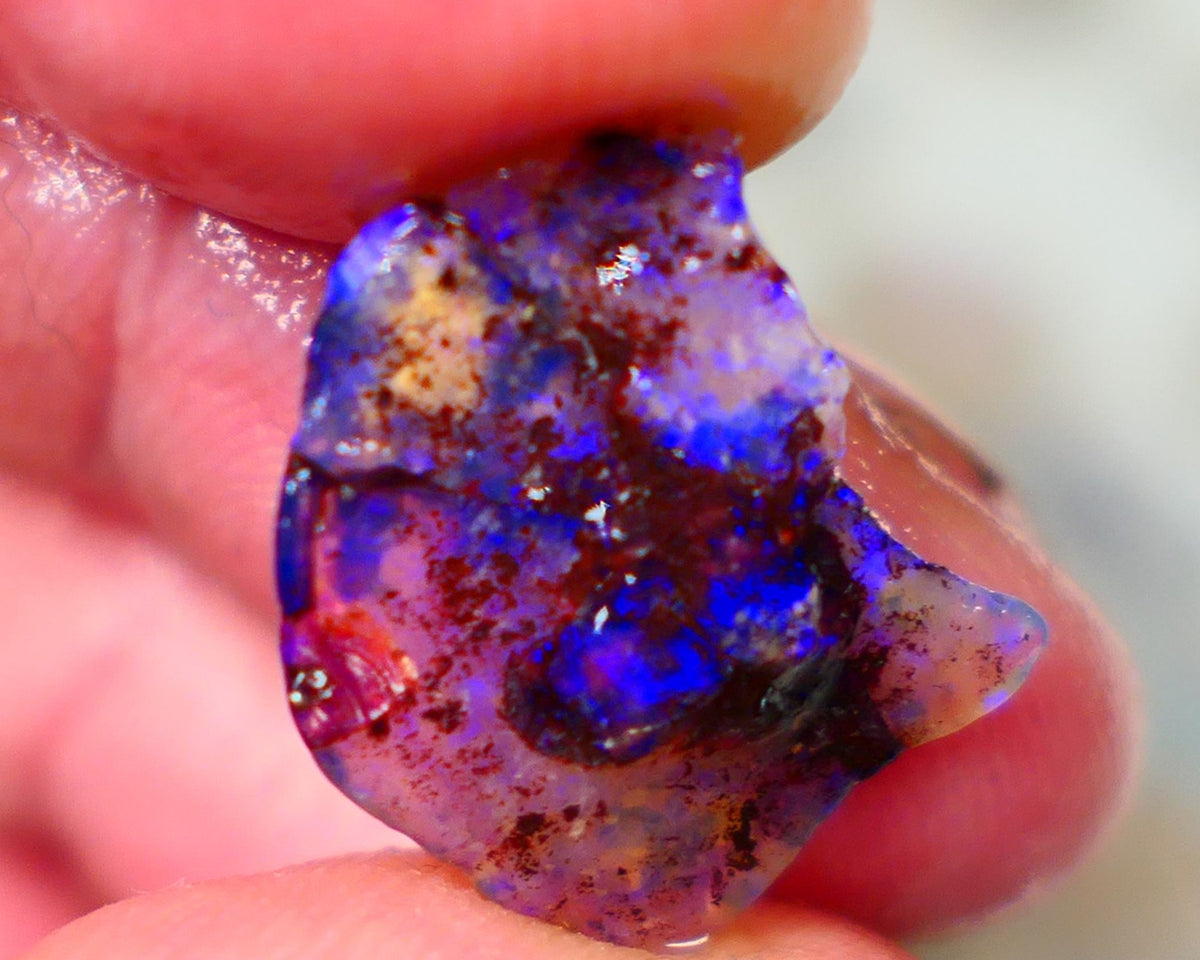 Mintabie Dark Crystal Seam opal rough 5.60cts Bright gorgeous Royal Blue fires showing asking to be explored 18x15x5mm Auction212