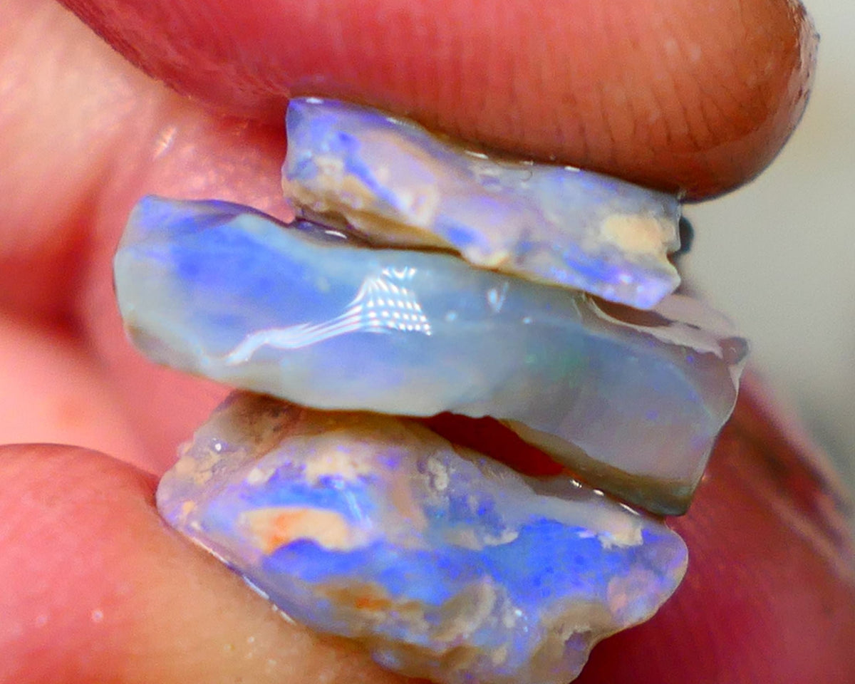 Lightning Ridge Crystal; opal rough stack 10.00cts Blue colours to explore 17x9x4mm to 13x11x3mm   GMB-044