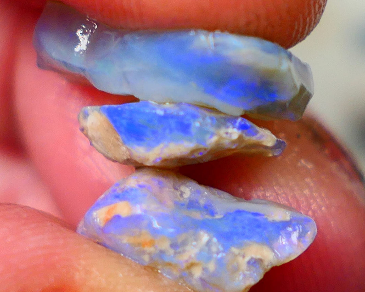 Lightning Ridge Crystal; opal rough stack 10.00cts Blue colours to explore 17x9x4mm to 13x11x3mm   GMB-044