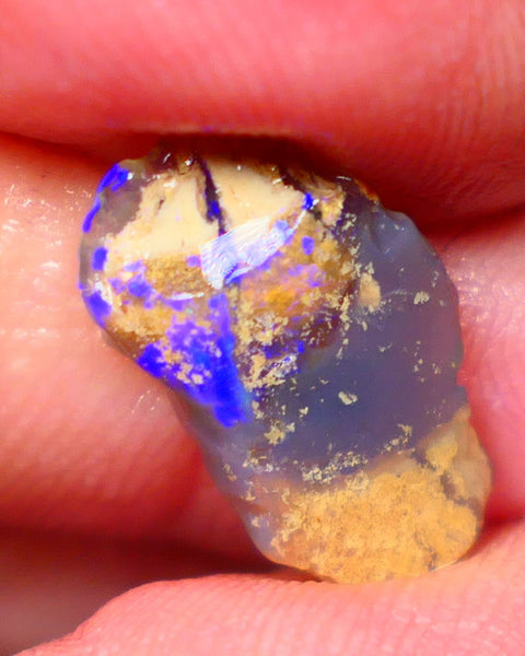 Lightning Ridge knobby opal formation rub/rough 3.00cts Displaying Bright Gorgeous blue fires 17x10x3mm  GMB-039