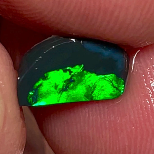 Lightning Ridge Opal Miners Bench® Black Base Seam Rough Rub 1.175cts Vivid Bright Green fires 11x6x1.5mm NSW015