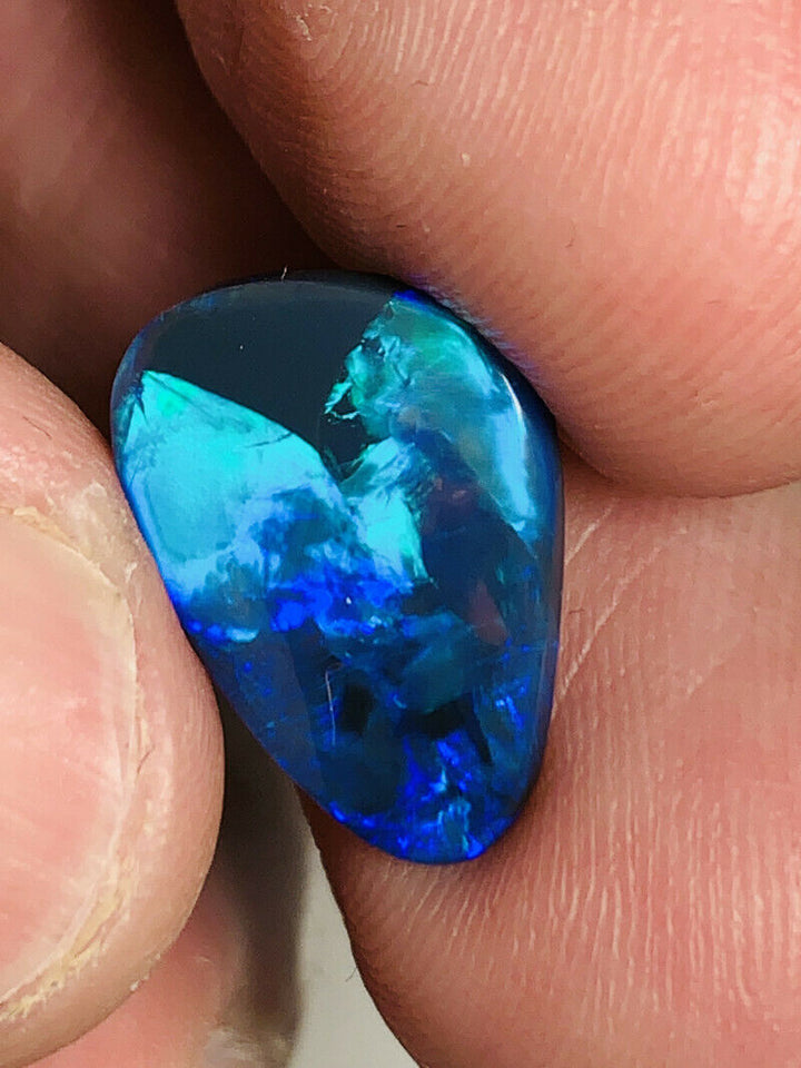 Australian Black Opal Gemstone 3.9cts N2 Body Tone B2 Brightness Broadflash Pattern Green / Blue fires 16x12x2mm  GEM1204