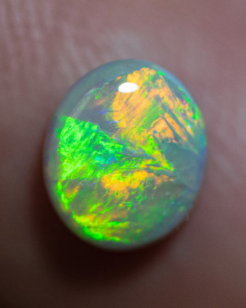 Crystal Opal Gemstone 0.95cts N7 Body Tone B2 Brightness  Broadflash & Brush Stroke pattern with TOP Multi colour fires WSA041021C